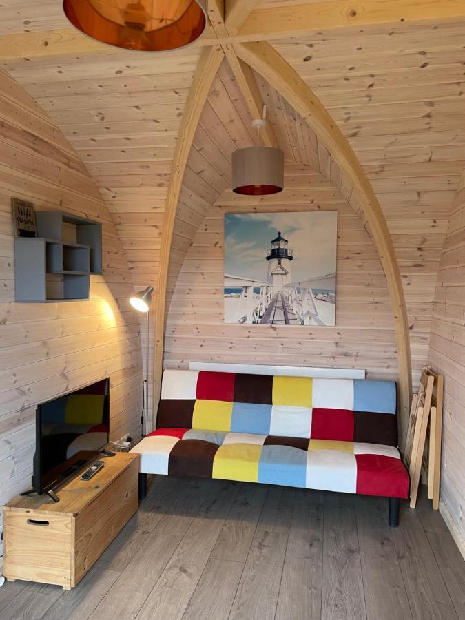מלון Leighton  Hedgehog Glamping Pod School House Farm מראה חיצוני תמונה