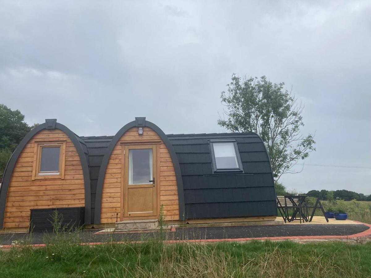 מלון Leighton  Hedgehog Glamping Pod School House Farm מראה חיצוני תמונה