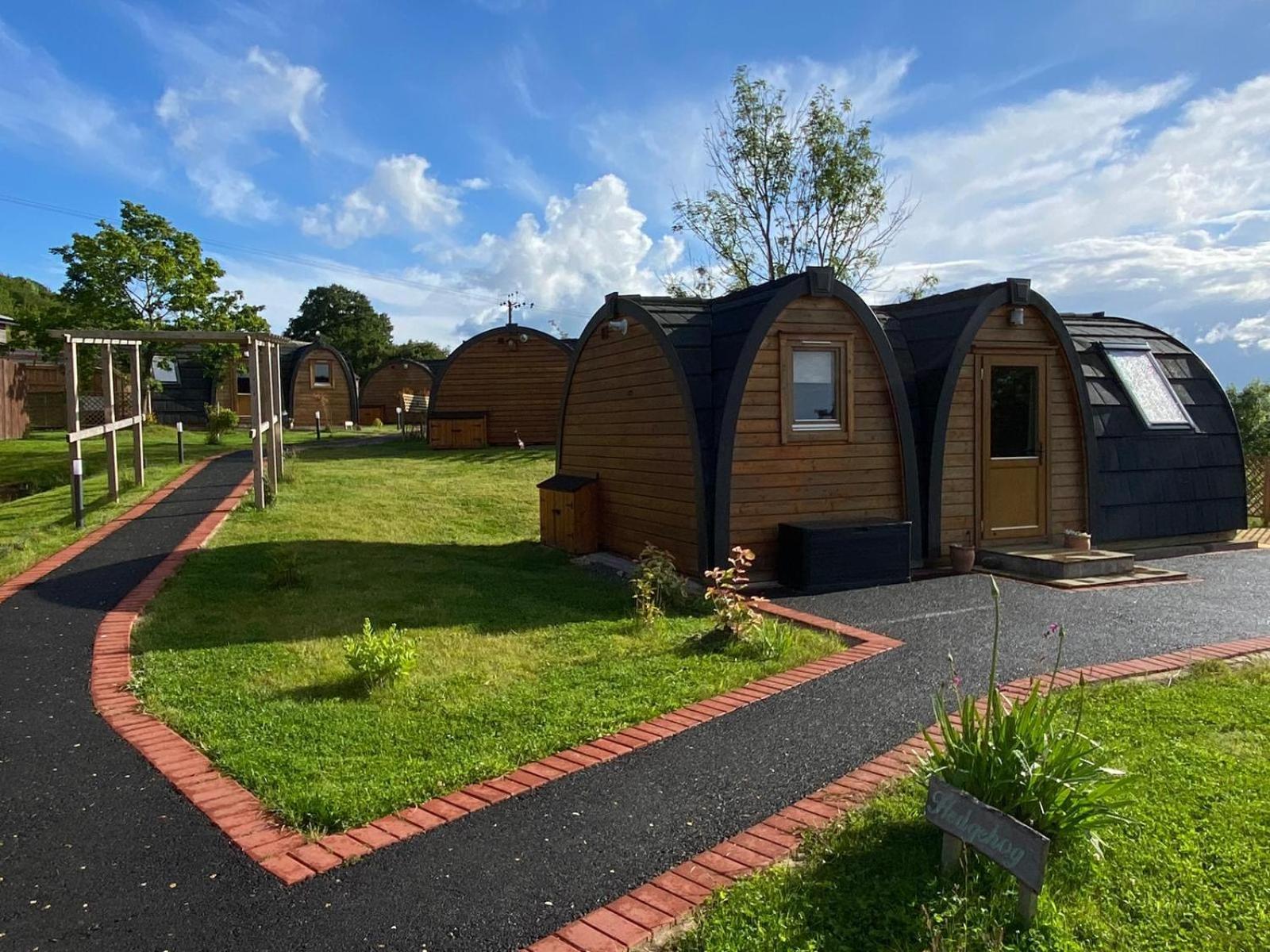 מלון Leighton  Hedgehog Glamping Pod School House Farm מראה חיצוני תמונה